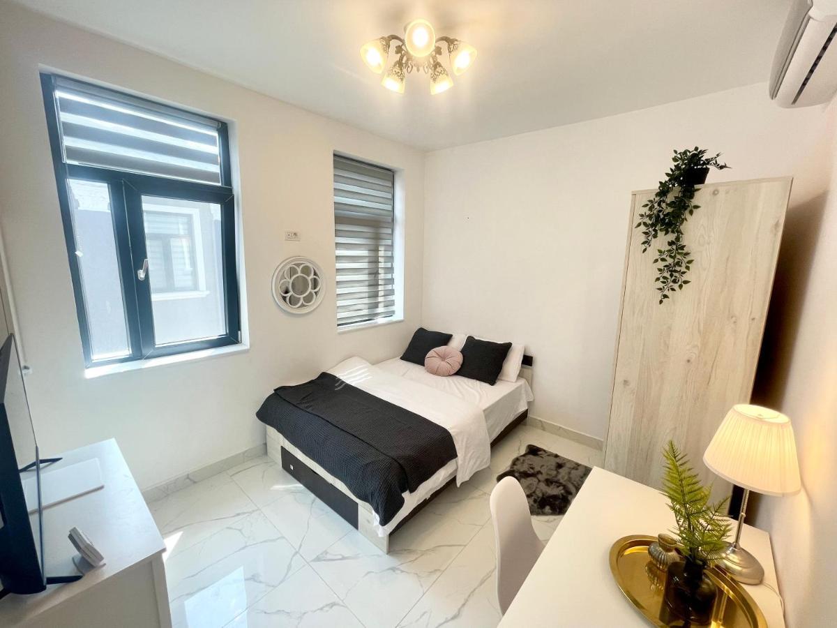 Cozy Central Studio Near Park บูคาเรสต์ ภายนอก รูปภาพ